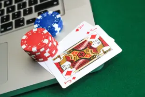Kuinka bluffata pokerissa
